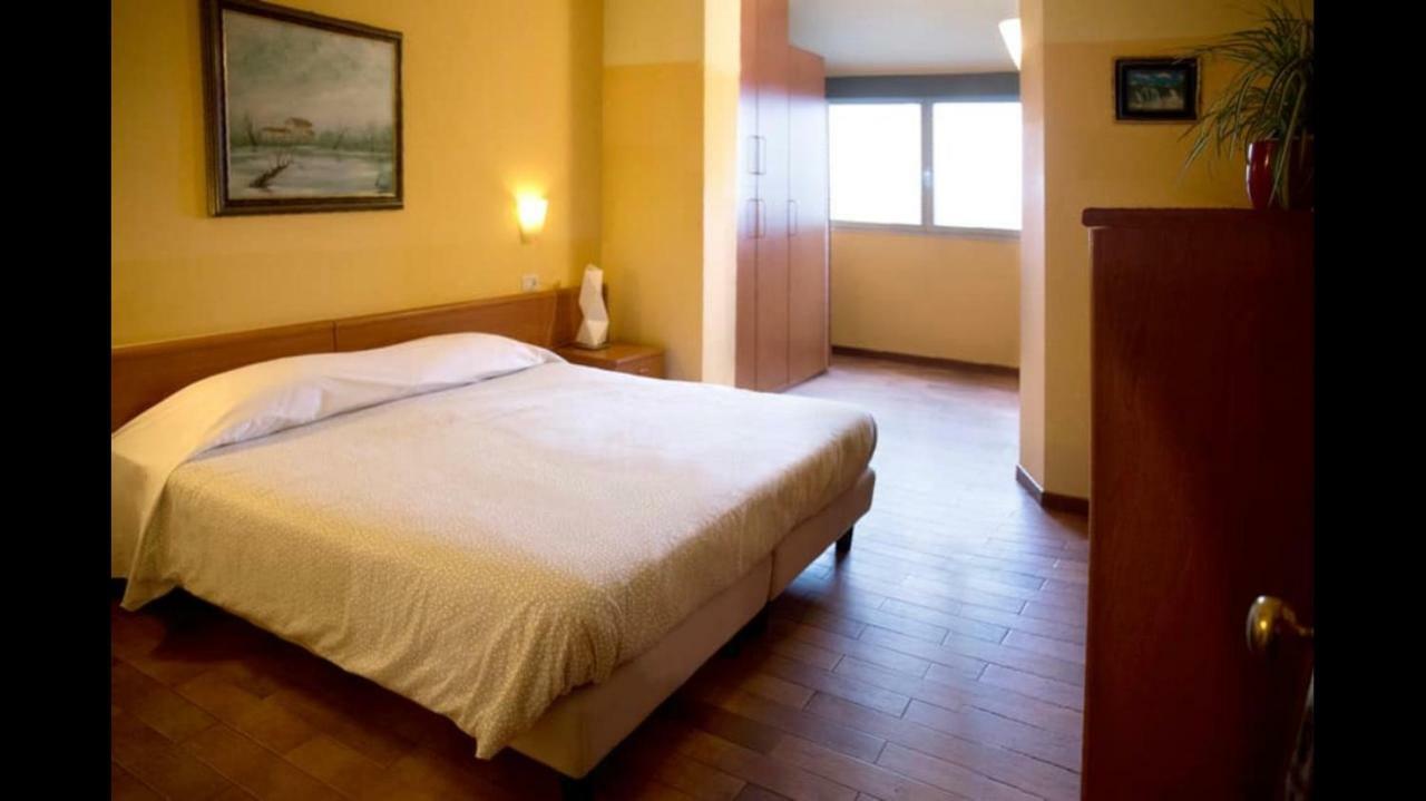 La Lanterna Hotel Colorno Luaran gambar